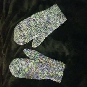🚨2/$30🚨  WAS $ 60  Hand Crafted Multi Colored L Adult Mittens